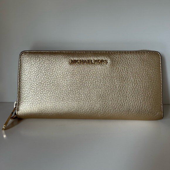 Michael Kors zip wallet - Picture 2 of 5